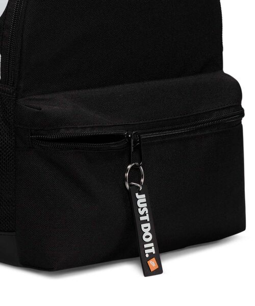 NIKE（ナイキ）の「ナイキ ブラジリア JDI キッズ ミニ バックパック (11L) / Nike Brasilia JDI Kids' Mini Backpack (11L) DR6091-010 Black（バックパック/リュック・キッズ・ブラック・ONE SIZE）」の3枚目の写真