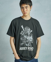 MEN'S BIGI（メンズビギ）の「【THE CULTURE CODE x Klaus Voormann x MEN'S BIGI / ザ・カルチャーコード x クラウス・フォアマン x メンズビギ】 別注プリントTシャツ＜Abbey Road＞（Tシャツ/カットソー）」