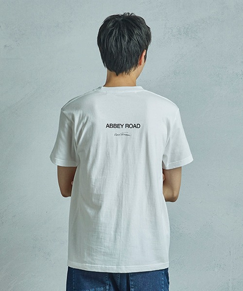 MEN'S BIGI（メンズビギ）の「【THE CULTURE CODE x Klaus Voormann x MEN'S BIGI / ザ・カルチャーコード x クラウス・フォアマン x メンズビギ】 別注プリントTシャツ＜Abbey Road＞（Tシャツ/カットソー・メンズ・ホワイト/ブラック・02/03/04）」の7枚目の写真