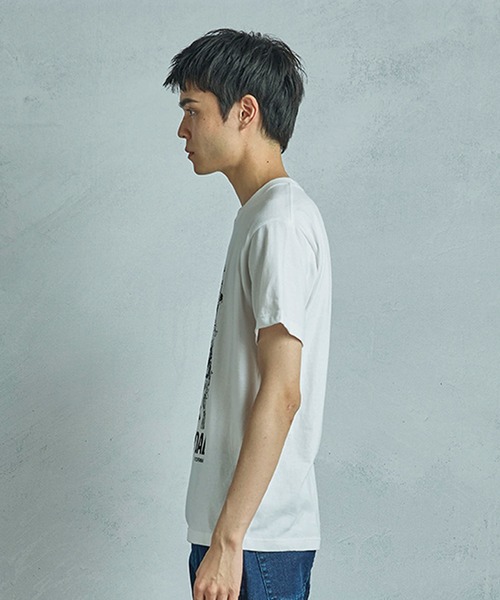 MEN'S BIGI（メンズビギ）の「【THE CULTURE CODE x Klaus Voormann x MEN'S BIGI / ザ・カルチャーコード x クラウス・フォアマン x メンズビギ】 別注プリントTシャツ＜Abbey Road＞（Tシャツ/カットソー・メンズ・ホワイト/ブラック・02/03/04）」の6枚目の写真