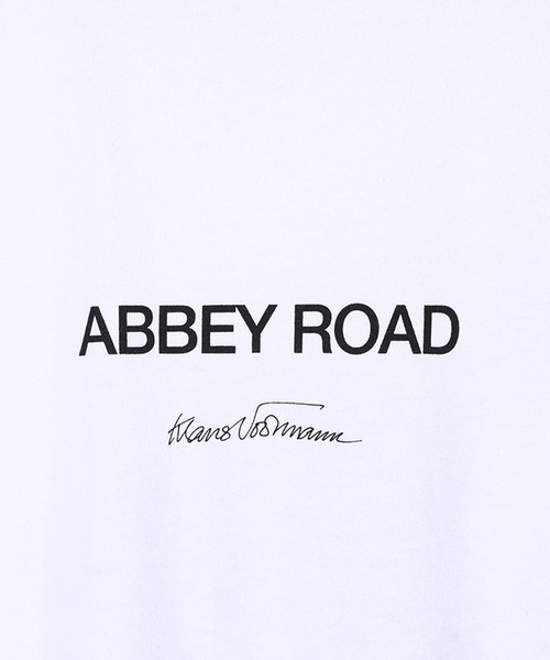 MEN'S BIGI（メンズビギ）の「【THE CULTURE CODE x Klaus Voormann x MEN'S BIGI / ザ・カルチャーコード x クラウス・フォアマン x メンズビギ】 別注プリントTシャツ＜Abbey Road＞（Tシャツ/カットソー・メンズ・ホワイト/ブラック・02/03/04）」の16枚目の写真
