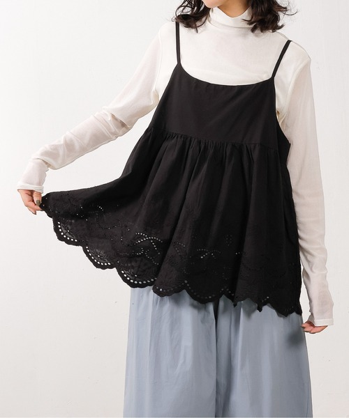 emesuelee(エメスーリー)の「スカラップ刺繍 キャミソールビスチェ(キャミソール・レディース・ブラック/モカ/ブルー/アイボリー・フリー)」の3枚目の写真