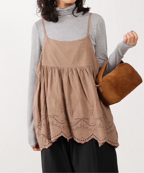 emesuelee(エメスーリー)の「スカラップ刺繍 キャミソールビスチェ(キャミソール・レディース・ブラック/モカ/ブルー/アイボリー・フリー)」の1枚目の写真
