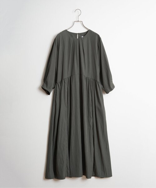 LBC(エルビーシー)の「タックフレアワンピース(ワンピース・レディース・ブラウン/チャコールグレー/エメラルド・M)」の11枚目の写真