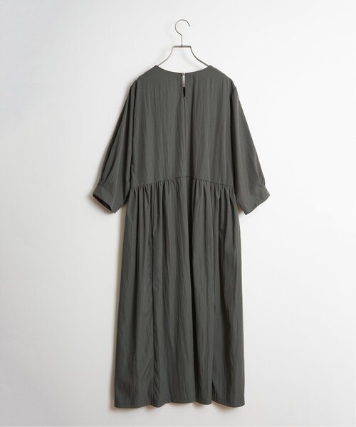 LBC(エルビーシー)の「タックフレアワンピース(ワンピース・レディース・ブラウン/チャコールグレー/エメラルド・M)」の12枚目の写真