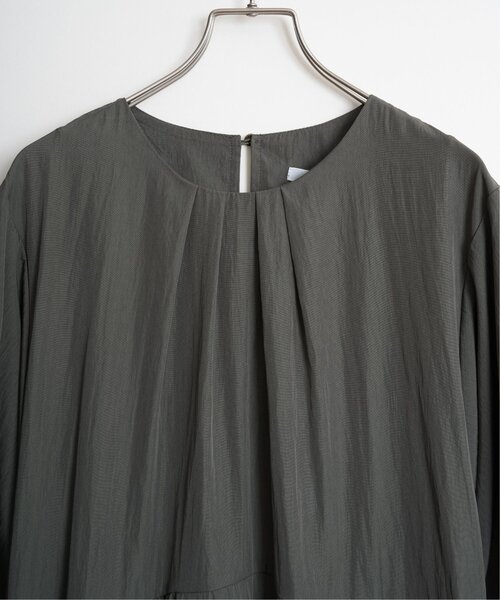 LBC(エルビーシー)の「タックフレアワンピース(ワンピース・レディース・ブラウン/チャコールグレー/エメラルド・M)」の13枚目の写真