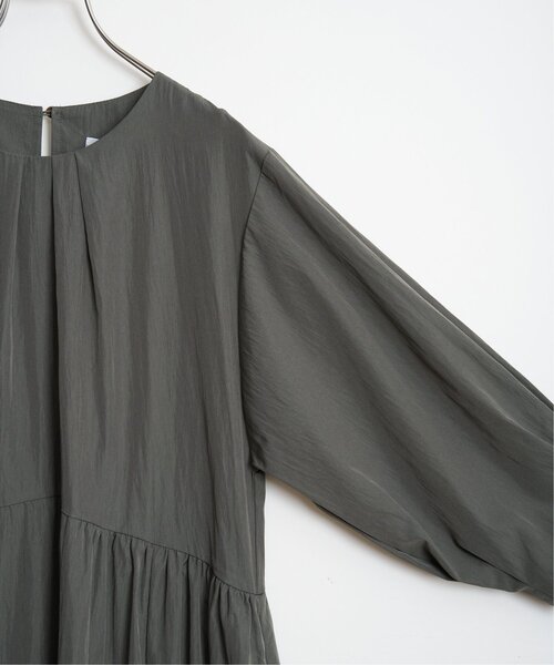 LBC(エルビーシー)の「タックフレアワンピース(ワンピース・レディース・ブラウン/チャコールグレー/エメラルド・M)」の15枚目の写真