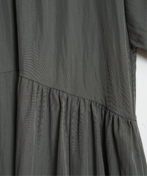 LBC(エルビーシー)の「タックフレアワンピース(ワンピース・レディース・ブラウン/チャコールグレー/エメラルド・M)」の17枚目の写真