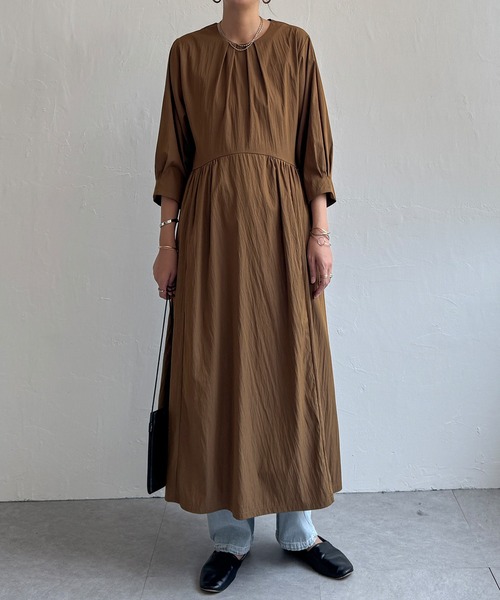 LBC(エルビーシー)の「タックフレアワンピース(ワンピース・レディース・ブラウン/チャコールグレー/エメラルド・M)」の1枚目の写真