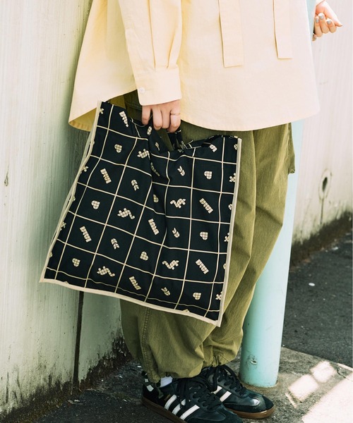 I am I in fact...（アイアムアイインファクト）の「●BLOCK TILE CHECK トートバッグ（トートバッグ・レディース・ベージュ/ブラック・FREE）」の17枚目の写真