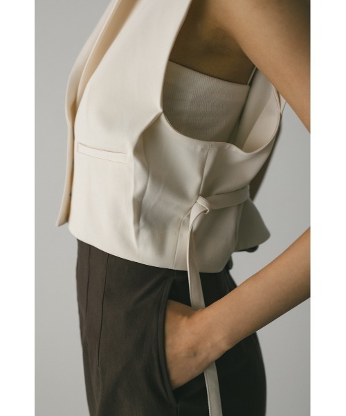 STYLEMIXER(スタイルミキサー)の「ショートテーラーベスト(ベスト・レディース・アイボリー/ブラック・FREE)」の8枚目の写真