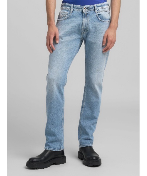 REPLAY(リプレイ)の「コンフォートROCCO コンフォートブルー ストレッチデニム(デニムパンツ・メンズ・ライトブルー・W28xL32/W29xL32/W30xL32/W31xL32/W32xL32/W33xL32/W34xL32/W36xL32)」の2枚目の写真
