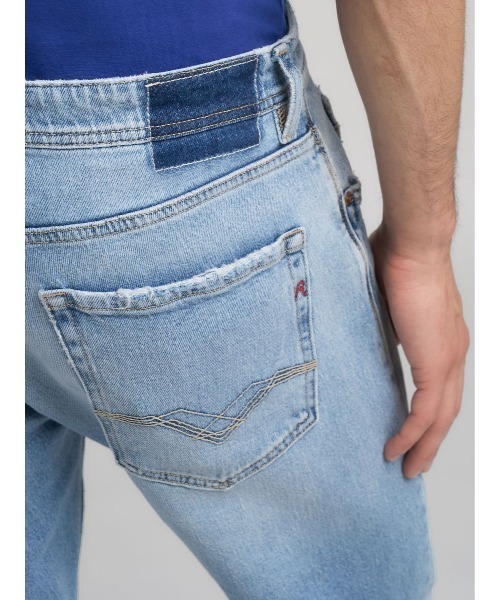 REPLAY(リプレイ)の「コンフォートROCCO コンフォートブルー ストレッチデニム(デニムパンツ・メンズ・ライトブルー・W28xL32/W29xL32/W30xL32/W31xL32/W32xL32/W33xL32/W34xL32/W36xL32)」の7枚目の写真
