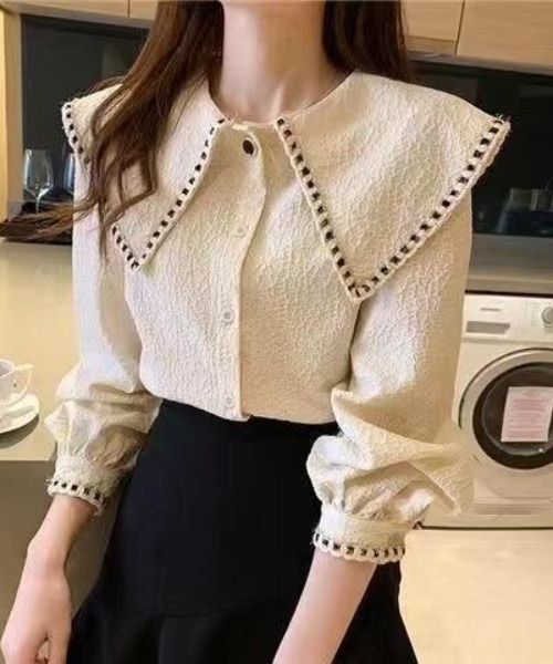 cammie(キャミー)の「ワイドカラーデザインブラウストップス(シャツ/ブラウス・レディース・レッド/アイボリー/ブラック・M/L)」の2枚目の写真