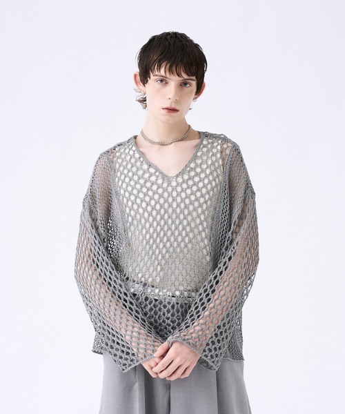 seyto（セイト）の「Blocking V-neck mesh knit ブロッキングVネックメッシュニット（ニット/セーター・メンズ・グレー/ブラック/マスタード・1/2）」の4枚目の写真