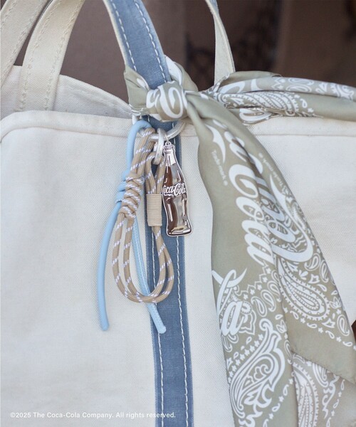 SALON adam et rope'(サロン アダム エ ロペ)の「Coca-Cola ボトルチャーム(キーホルダー・レディース・ブラウン系その他・FREE)」の1枚目の写真