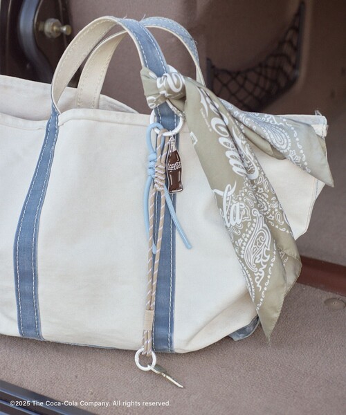 SALON adam et rope'(サロン アダム エ ロペ)の「Coca-Cola ボトルチャーム(キーホルダー・レディース・ブラウン系その他・FREE)」の2枚目の写真