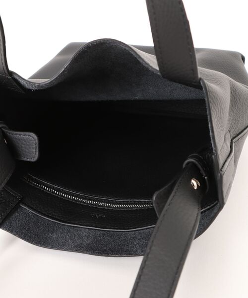 A.P.C.（アーペーセー）の「CABAS MAIKO SMALL（ショルダーバッグ・レディース・ブラック・ONESIZE）」の4枚目の写真