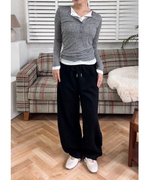 FMiBL（ファミル）の「ダブルカラーヘンリーネックトップス（Tシャツ/カットソー・レディース・グレー/ブラック・FREE）」の10枚目の写真