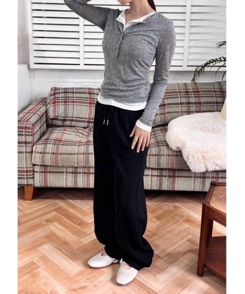 FMiBL（ファミル）の「ダブルカラーヘンリーネックトップス（Tシャツ/カットソー・レディース・グレー/ブラック・FREE）」の12枚目の写真