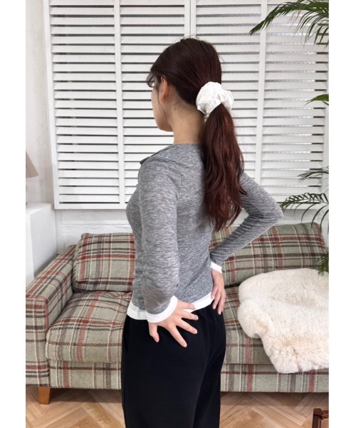 FMiBL（ファミル）の「ダブルカラーヘンリーネックトップス（Tシャツ/カットソー・レディース・グレー/ブラック・FREE）」の13枚目の写真