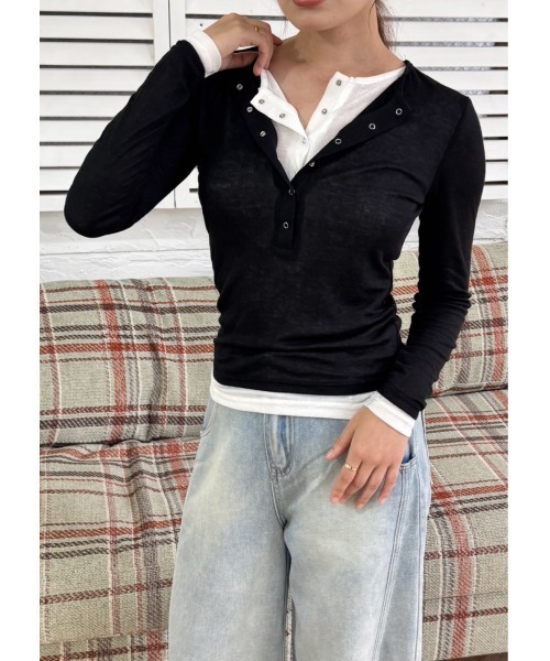 FMiBL（ファミル）の「ダブルカラーヘンリーネックトップス（Tシャツ/カットソー・レディース・グレー/ブラック・FREE）」の3枚目の写真