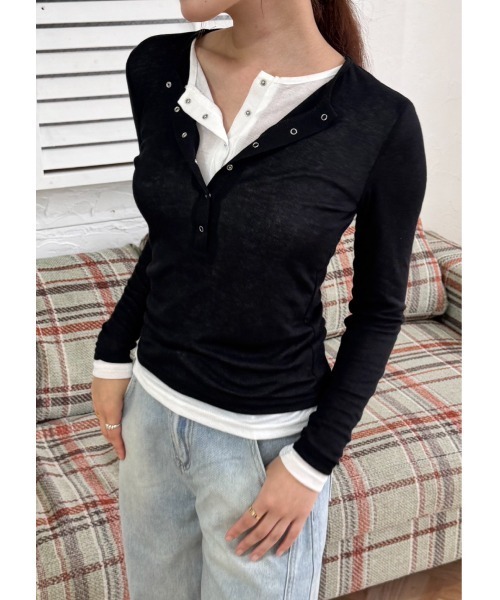 FMiBL（ファミル）の「ダブルカラーヘンリーネックトップス（Tシャツ/カットソー・レディース・グレー/ブラック・FREE）」の4枚目の写真