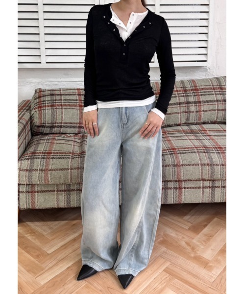 FMiBL（ファミル）の「ダブルカラーヘンリーネックトップス（Tシャツ/カットソー・レディース・グレー/ブラック・FREE）」の5枚目の写真