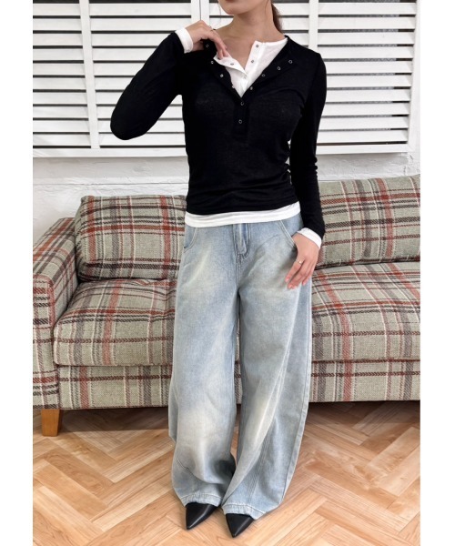 FMiBL（ファミル）の「ダブルカラーヘンリーネックトップス（Tシャツ/カットソー・レディース・グレー/ブラック・FREE）」の6枚目の写真