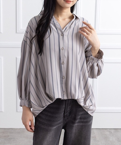 CLEAR BASIC（クリアベーシック）の「バックレースアップ裾タック七分袖ブラウス[オフィスカジュアル 着回し抜群 大人]（シャツ/ブラウス・レディース・オフホワイト/グレー系その他/ブラック/ブルー系その他/ベージュ系その他/ホワイト系その他・F）」の4枚目の写真