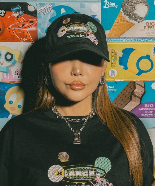 XLARGE（エクストララージ）の「XLARGE×towndust OVAL LOGO CAP（キャップ・メンズ・グレー/ブラック・ONE SIZE）」の2枚目の写真