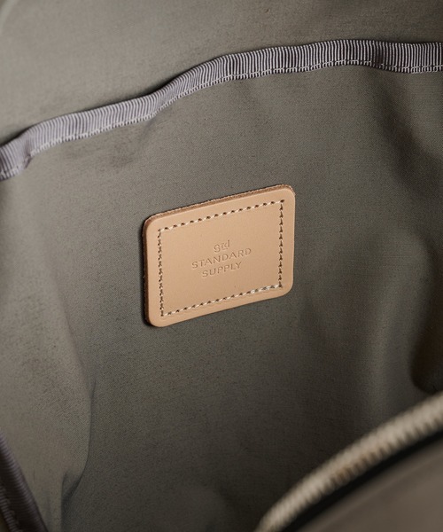 STANDARD SUPPLY（スタンダードサプライ）の「【STANDARD SUPPLY】NEW TINY DAYPACK（バックパック/リュック・メンズ・ライトブラウン/ブラック/ダークグレー/ライトグレー・FREE）」の17枚目の写真