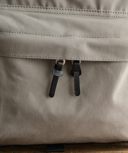 STANDARD SUPPLY（スタンダードサプライ）の「【STANDARD SUPPLY】NEW TINY DAYPACK（バックパック/リュック・メンズ・ライトブラウン/ブラック/ダークグレー/ライトグレー・FREE）」の20枚目の写真