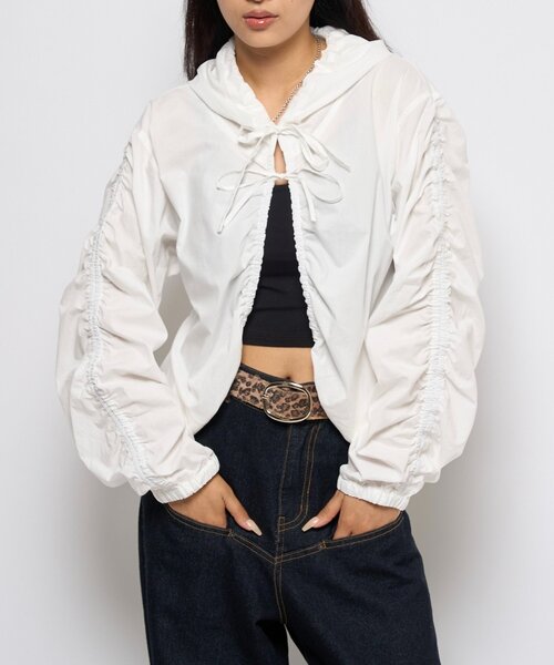 WHO'S WHO gallery（フーズフーギャラリー）の「ギャザーフードシャツブルゾン（ブルゾン・レディース・ブラック/ブラック系その他/ブラウン/ホワイト・FREE）」の2枚目の写真