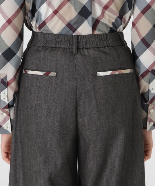 BLUE LABEL CRESTBRIDGE(ブルーレーベルクレストブリッジ)の「ハイウエストワイドパンツ(その他パンツ・レディース・ベージュ/ブラック・36/38)」の7枚目の写真