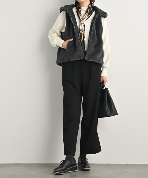 aunt lily（アントリリー）の「ふんわり艶やか 密度たっぷり フェイクファー フーディベスト（ベスト・レディース・ブラック/チャコールグレー・M/S/L/LL/3L）」の2枚目の写真