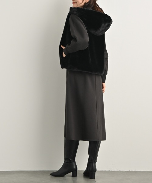 aunt lily（アントリリー）の「ふんわり艶やか 密度たっぷり フェイクファー フーディベスト（ベスト・レディース・ブラック/チャコールグレー・M/S/L/LL/3L）」の6枚目の写真