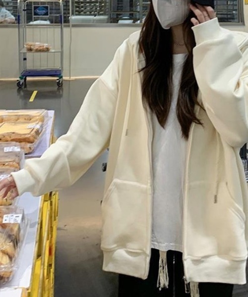 cammie(キャミー)の「カンガルーポケットオーバーサイズパーカー(パーカー・レディース・アイボリー/ブラック/ライトグレー・M/L)」の8枚目の写真