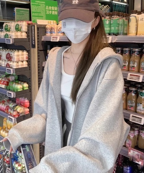 cammie(キャミー)の「カンガルーポケットオーバーサイズパーカー(パーカー・レディース・アイボリー/ブラック/ライトグレー・M/L)」の14枚目の写真