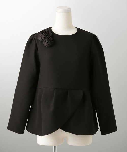 HUIT bouquet(ユイット)の「バラモチーフ クロス トップス HUIT(シャツ/ブラウス・レディース・ホワイト/ブラック・M)」の1枚目の写真