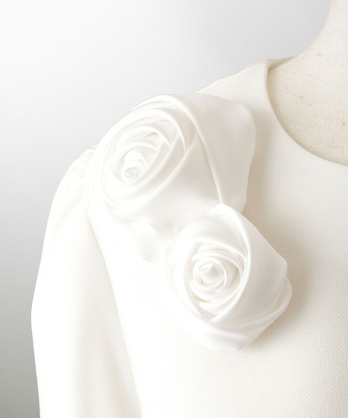 HUIT bouquet(ユイット)の「バラモチーフ クロス トップス HUIT(シャツ/ブラウス・レディース・ホワイト/ブラック・M)」の7枚目の写真