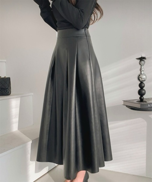 ヘップバーンレザーロングフレアスカート（スカート）｜THEODORIC.dy