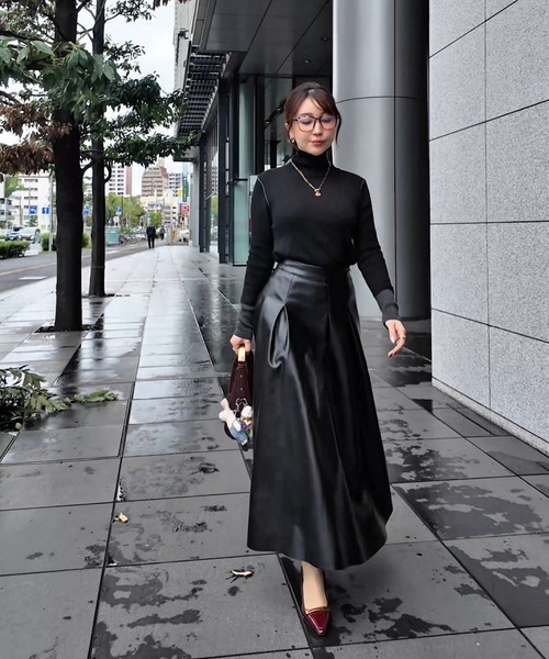 ヘップバーンレザーロングフレアスカート（スカート）｜THEODORIC.dy