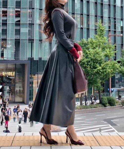 ヘップバーンレザーロングフレアスカート（スカート）｜THEODORIC.dy