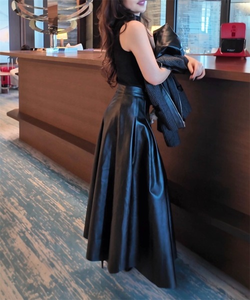 THEODORIC.dy(セオドリックディ)の「ヘップバーンレザーロングフレアスカート(スカート・レディース・ブラック/ブラウン/ベージュ・SMALL/MEDIUM)」の18枚目の写真