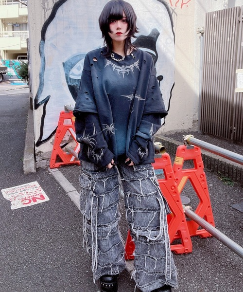 REFLEM（レフレム）の「『REFLEM/レフレム』フェイクレイヤードダメージPO/プルオーバースウェットシャツ（スウェット・レディース・ブラック/グレー・FREE）」の3枚目の写真