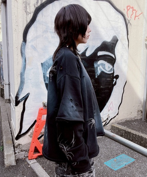 REFLEM（レフレム）の「『REFLEM/レフレム』フェイクレイヤードダメージPO/プルオーバースウェットシャツ（スウェット・レディース・ブラック/グレー・FREE）」の4枚目の写真