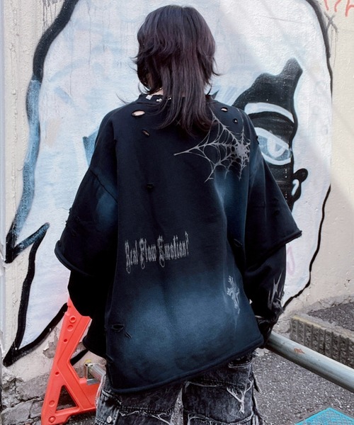 REFLEM（レフレム）の「『REFLEM/レフレム』フェイクレイヤードダメージPO/プルオーバースウェットシャツ（スウェット・レディース・ブラック/グレー・FREE）」の5枚目の写真