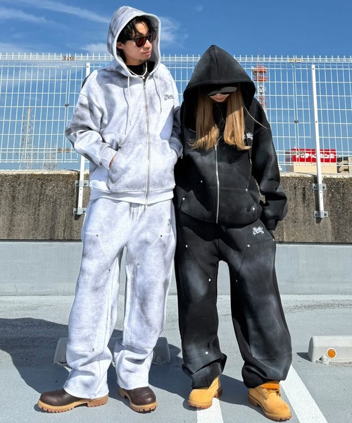 ATMARK(アットマーク)の「《2サイズ展開 / UNISEX 》ATMARK グラフィティロゴ スプレーリベット フルジップパーカー セットアップ可能(パーカー・レディース・ホワイト/ブラック・MEDIUM/LARGE)」の11枚目の写真