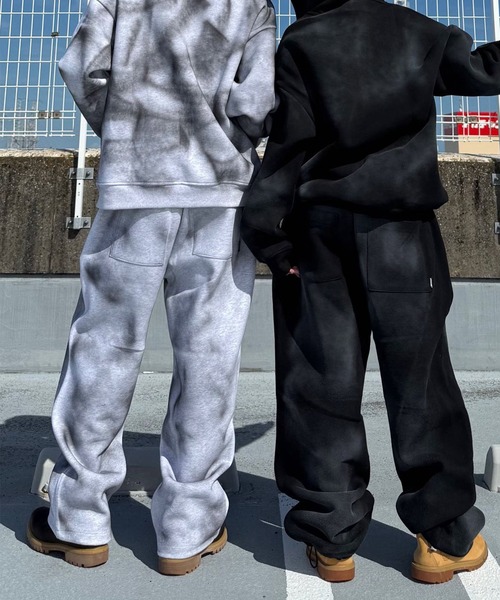 ATMARK(アットマーク)の「《2サイズ展開 / UNISEX 》ATMARK グラフィティロゴ スプレーリベット フルジップパーカー セットアップ可能(パーカー・レディース・ホワイト/ブラック・MEDIUM/LARGE)」の16枚目の写真